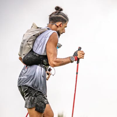 Hernán Ogas en entrenamiento de montaña